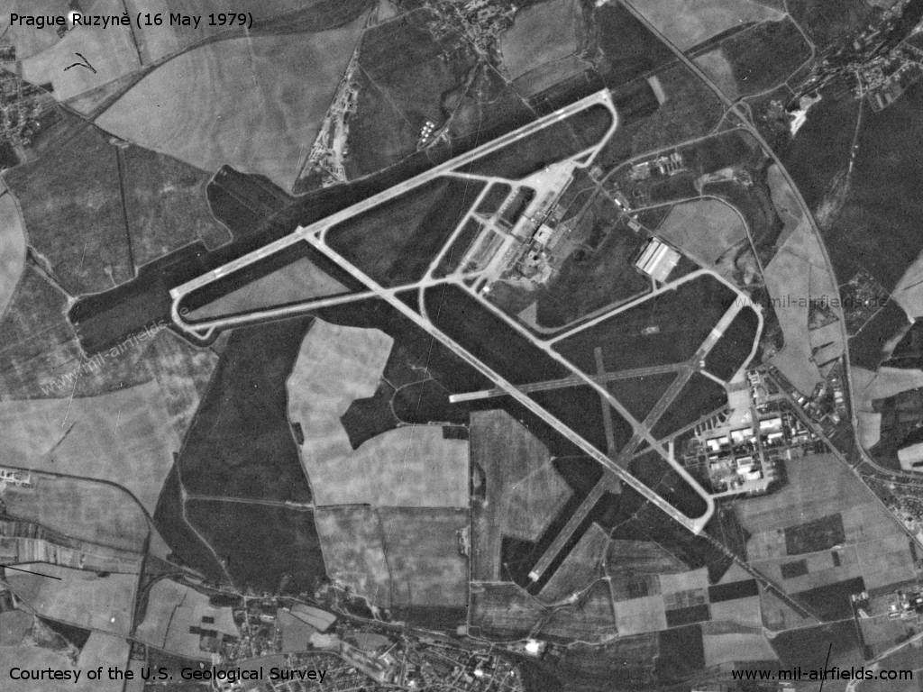 Flughafen Ruzyně Praha auf einem Satellitenbild 1979