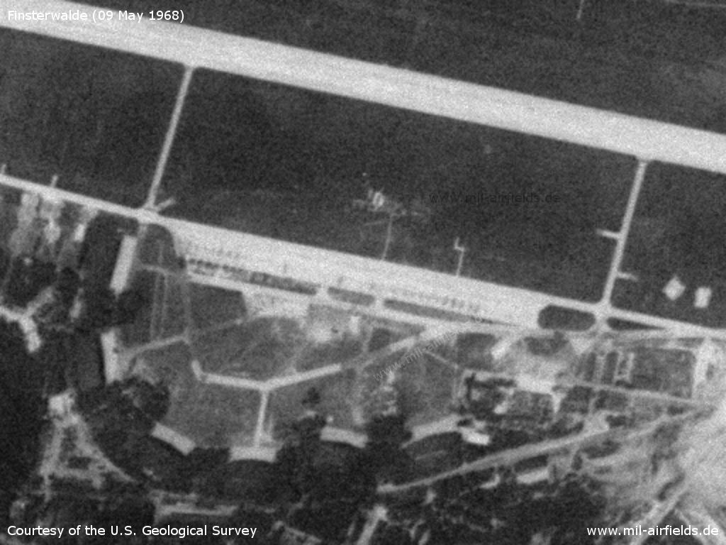 Vorstartlinie und Flugzeug-Hangars Finsterwalde