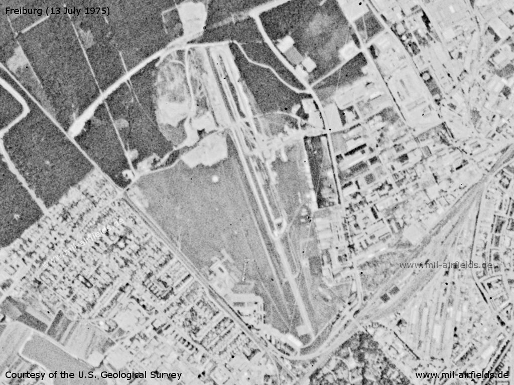 Flugplatz Freiburg im Breisgau auf einem Satellitenbild 1975