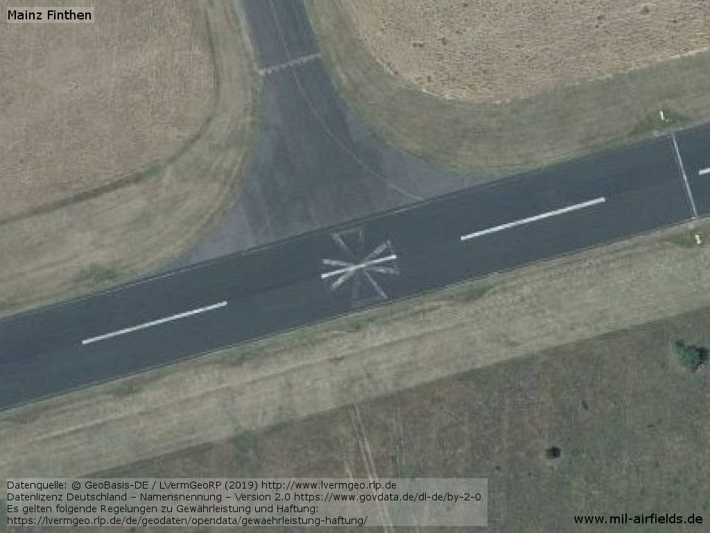 Eisernes Kreuz auf Landebahn, Hubschrauber<wbr>lande<wbr>platz