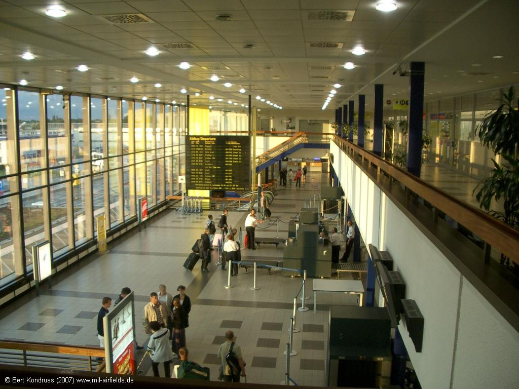 Flughafen Berlin-Schönefeld: Abfertigungsbereich