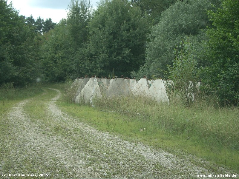 Yugoslav SAM site near Gorica: Barricades
