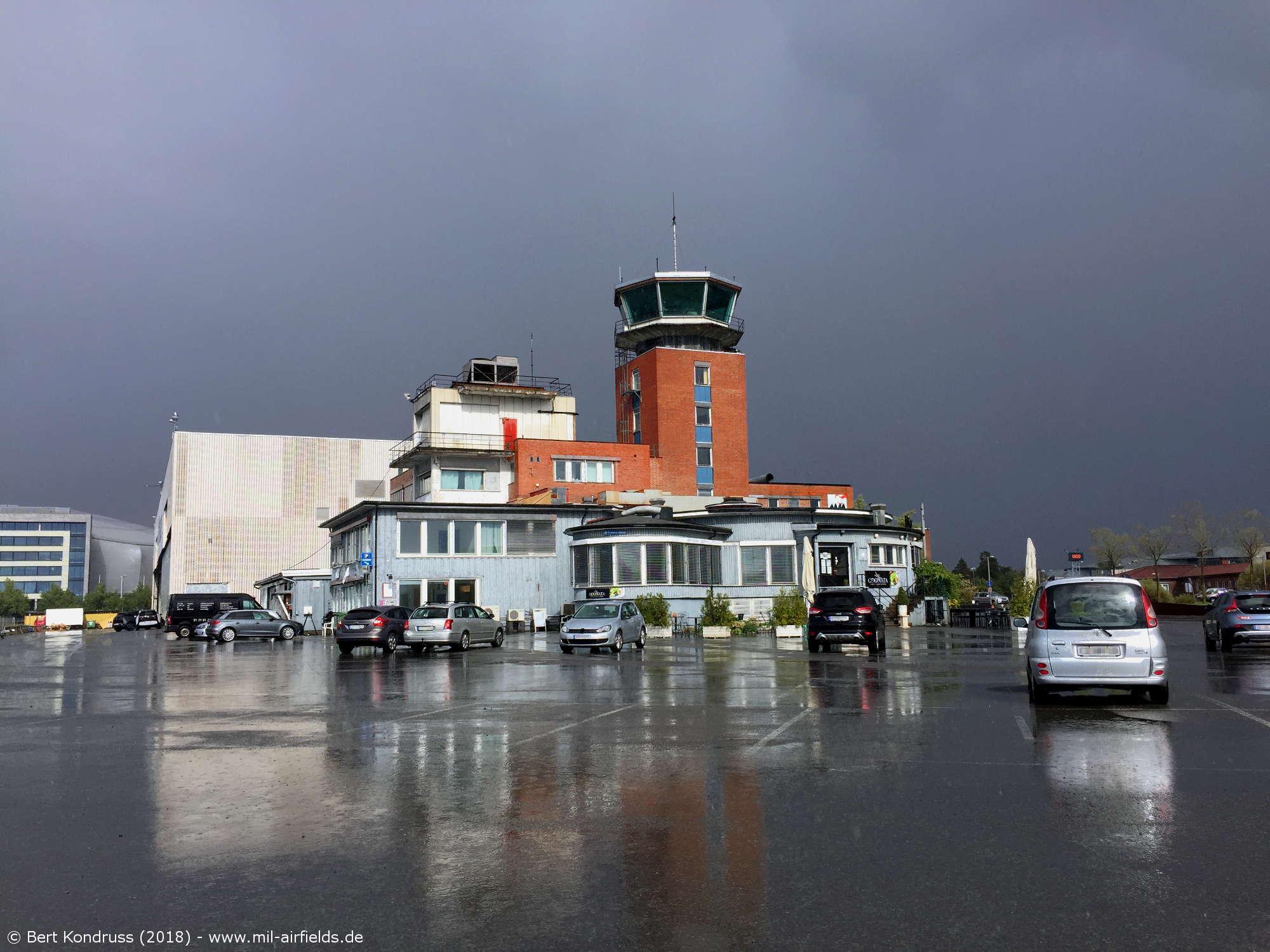 Flughafen Oslo Fornebu: Tower