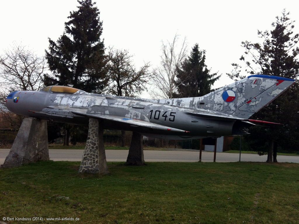 MiG-19 