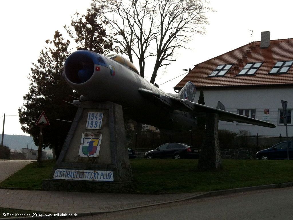 Flugzeug MiG-19