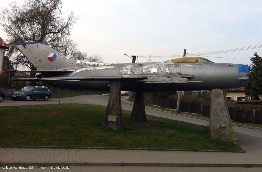 Flugzeug MiG-19 Seitenansicht