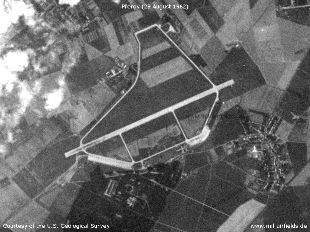 Flugplatz Přerov auf einem Satellitenbild 1962