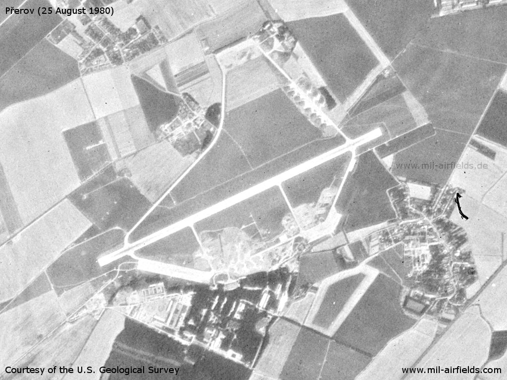 Flugplatz Přerov, Tschechien, auf einem Satellitenbild 1980