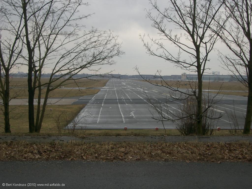 Former runway 27R