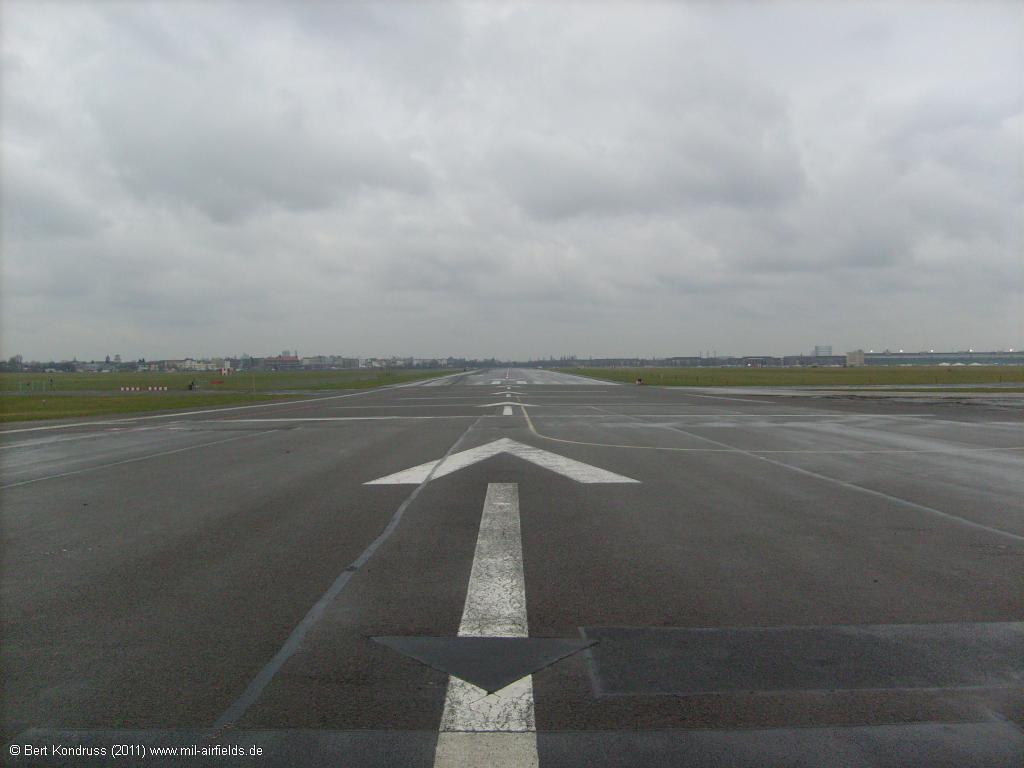 Berlin Tempelhof runway 27L