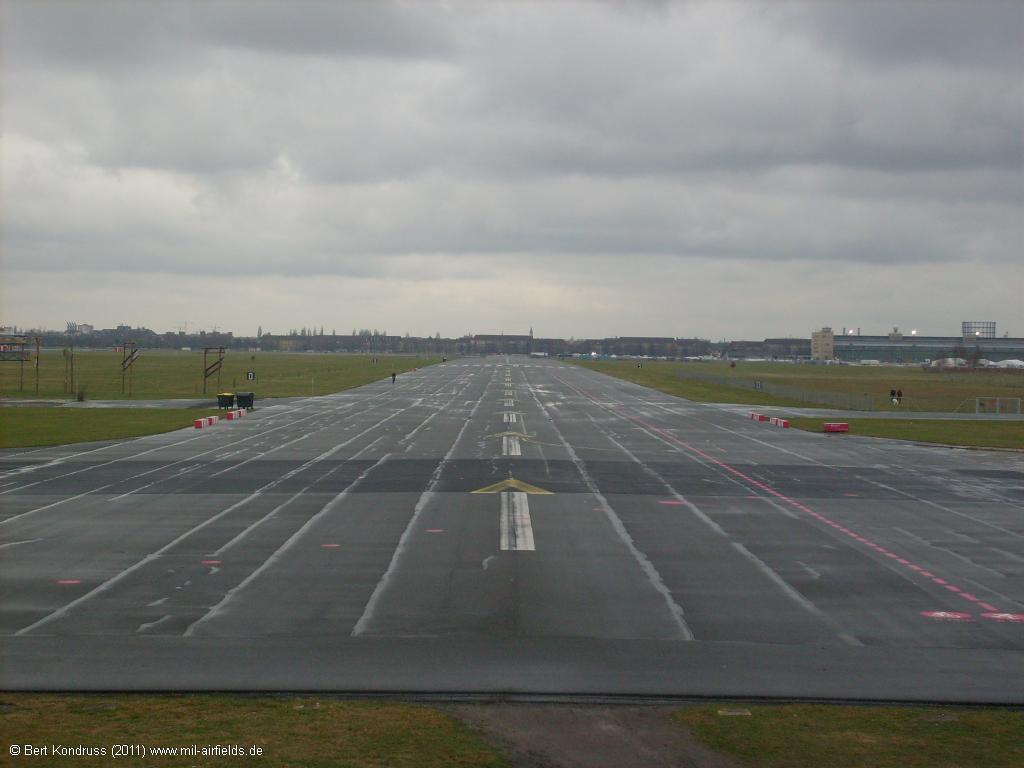 Tempelhof Airport runway 27R