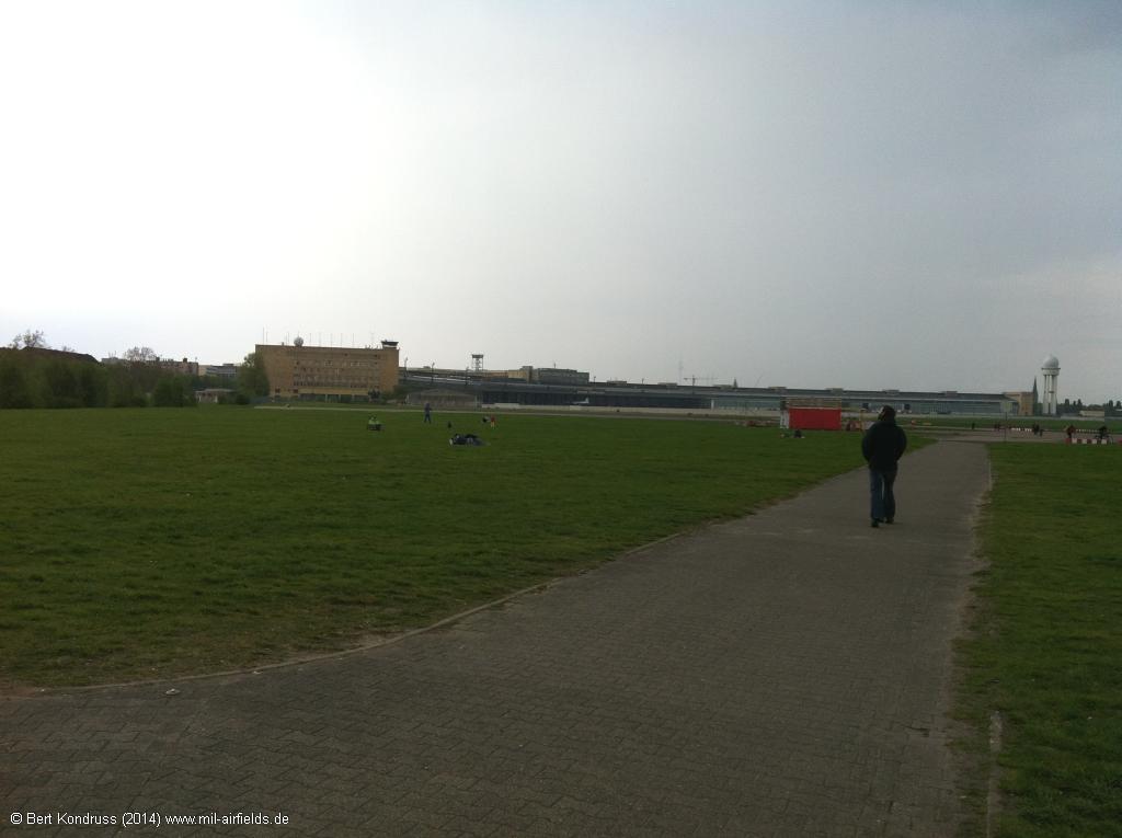 Image: Main airport building Berlin Tempelhof