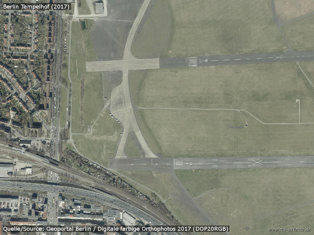 Aerial image: Runways 09R, 09L at Berlin Tempelhof Airport