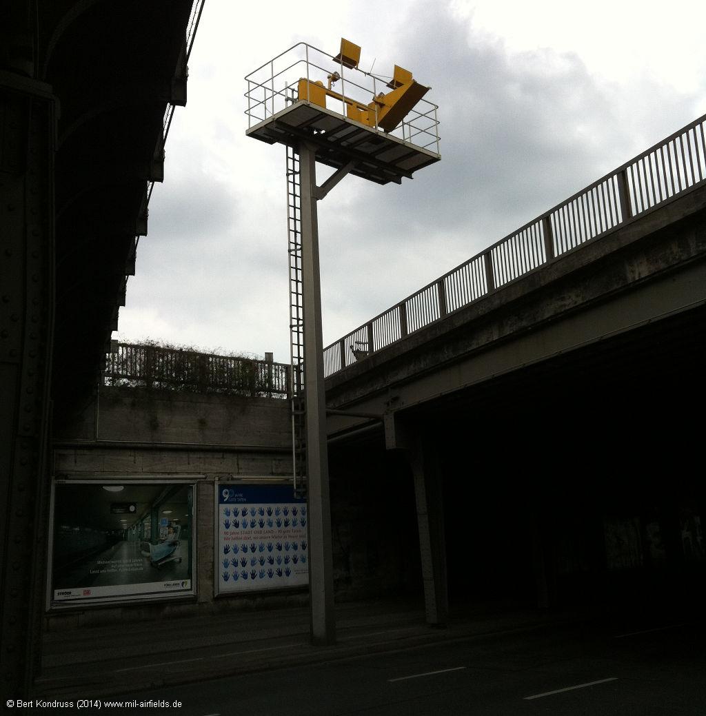 Mast der Anflugbefeuerung