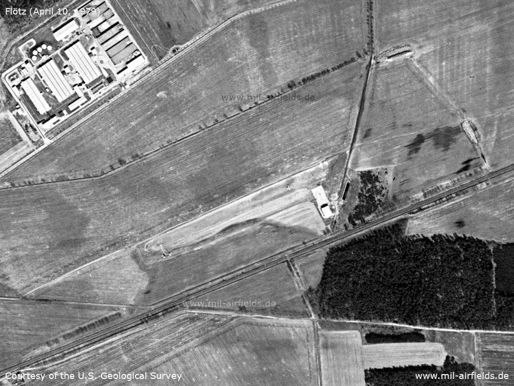 Agrarflugplatz Flötz auf einem Satellitenbild 1979