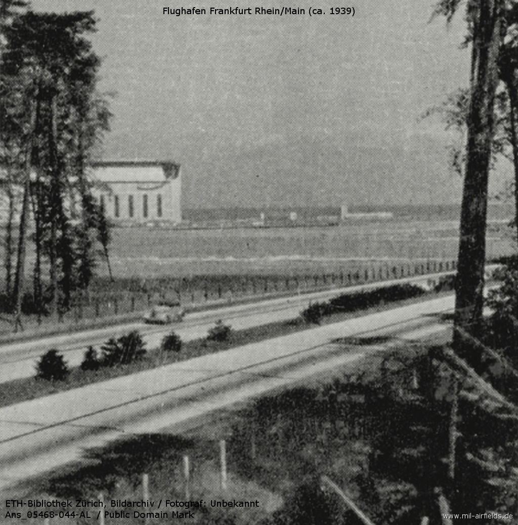 Foto Flughafen Frankfurt Rhein/Mein mit Luftschiffhalle und Reichsautobahn, ca. 1939