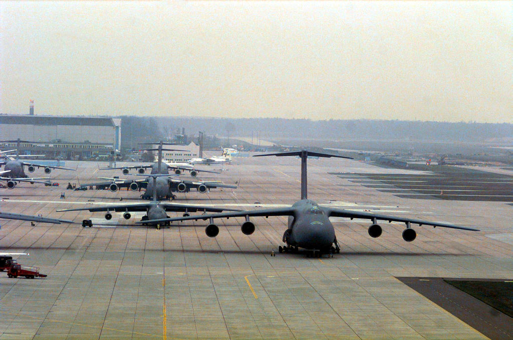 Planes for the humanitarian mission in Central Africa