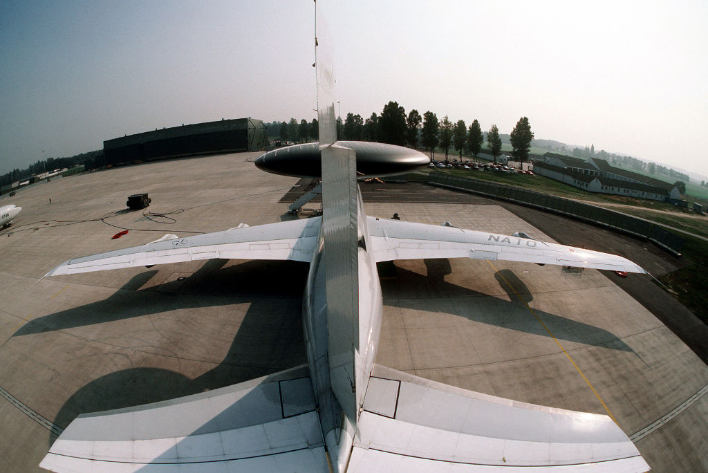 Flugzeug E-3A Sentry von hinten