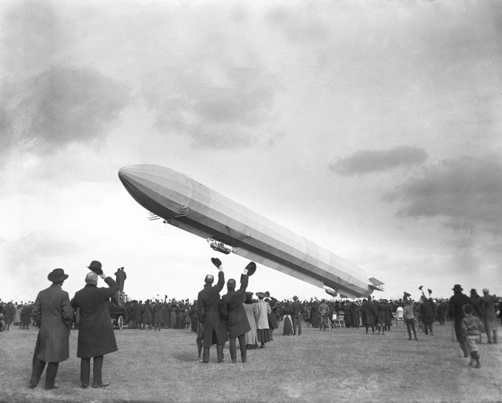 Abfahrt Zeppelin Oberwiesenfeld 1909