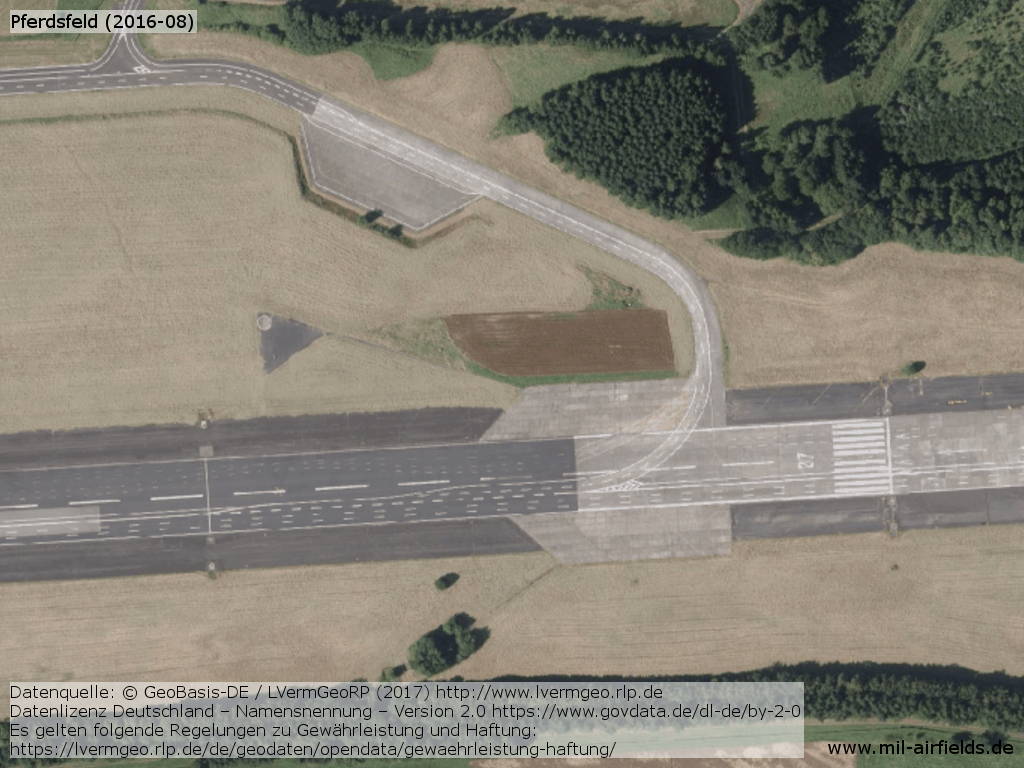 Eastern end with threshold runway 27 of Pferdsfeld Airfield
