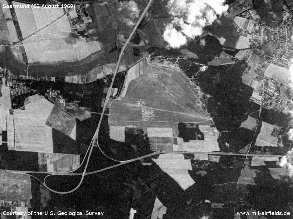 Flugplatz Saarmund auf einem Satellitenbild 1969