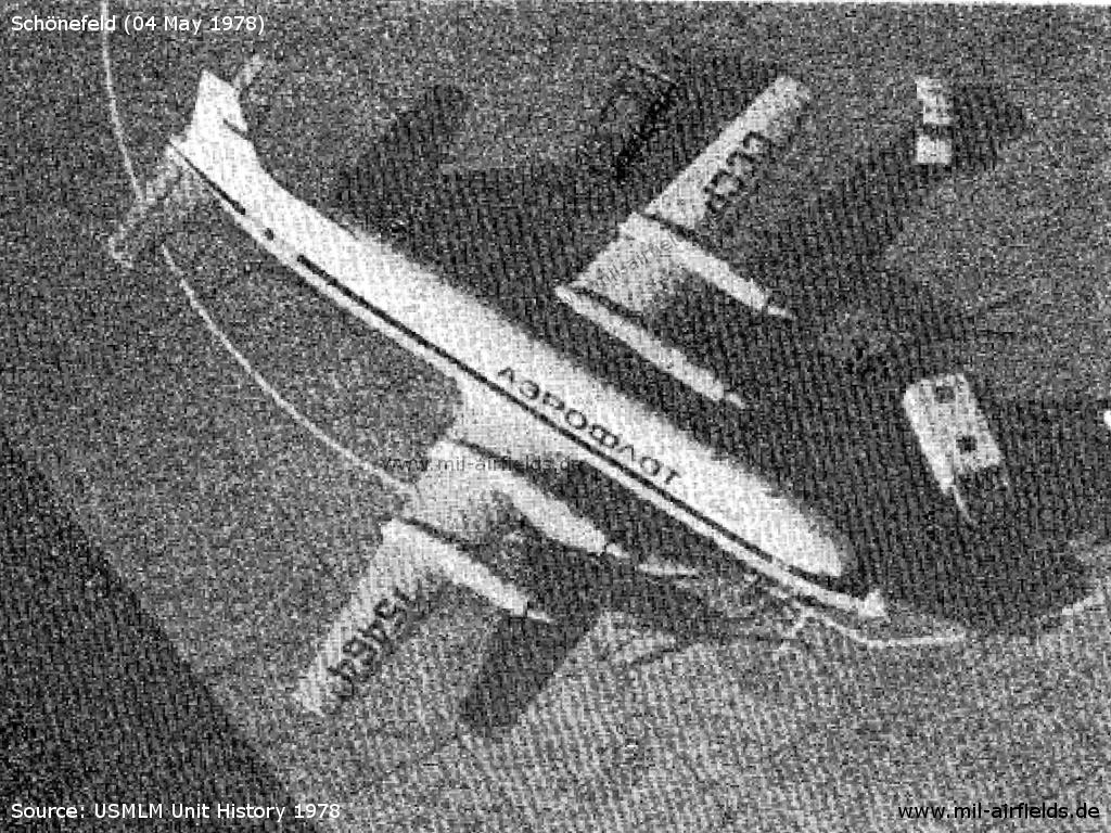 Flugzeug Il-18 der Aeroflot in Berlin-Schönefeld 1978