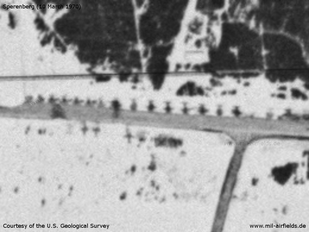 Abgestellte Flugzeuge im östlichen Teil von Sperenberg
