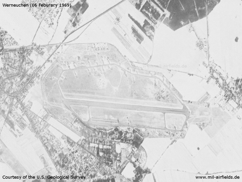 Flugplatz Werneuchen auf einem Satellitenbild 1969