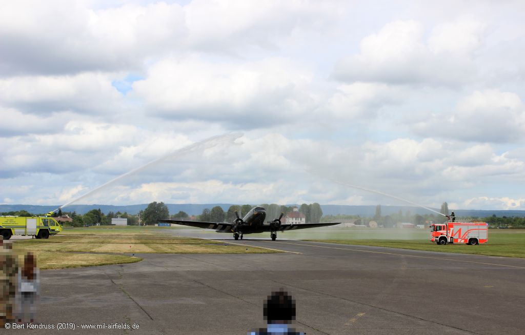 Water salute for the C-47A Skytrain N74589 