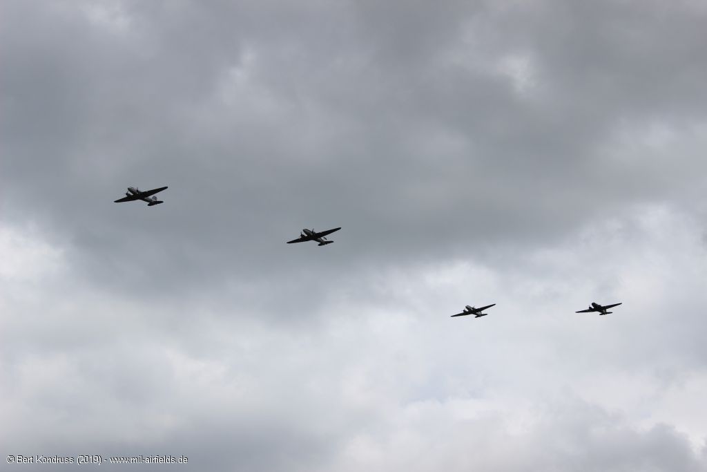 Formationsflug mit C-47