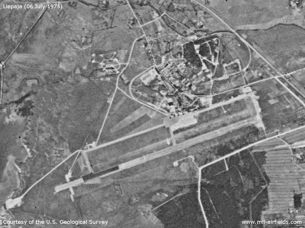 Flugplatz Liepāja, Lettland auf einem US-Satellitenbild im Juli 1975