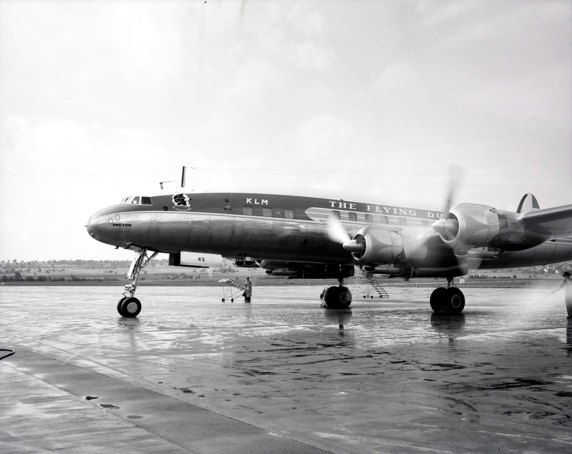 KLM Lockheed L-1049C Super
Constellation, PH-LKS