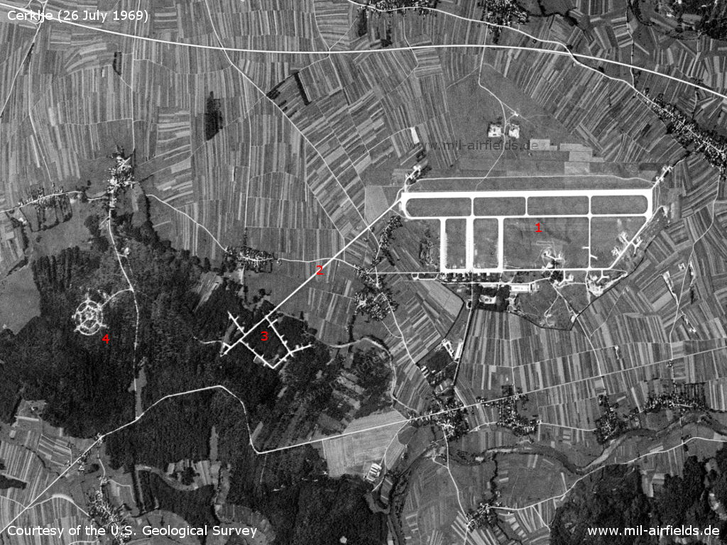 Flugplatz Cerklje, Jugoslawien (heute Slowenien) auf einem Satellitenbild 1969