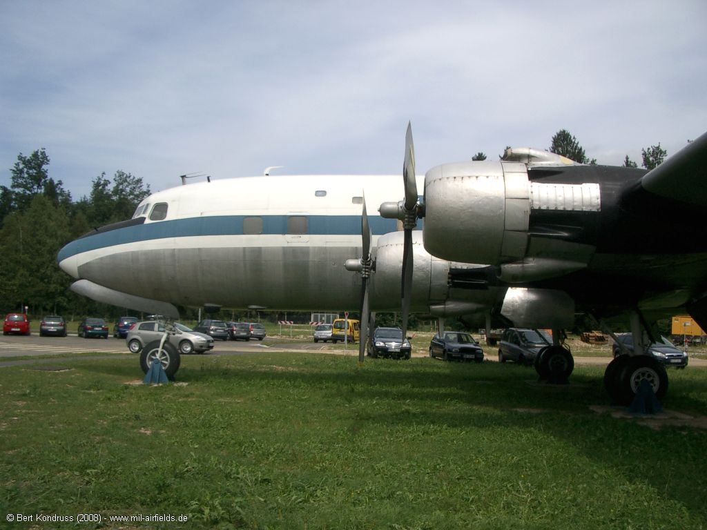 DC-6B von links