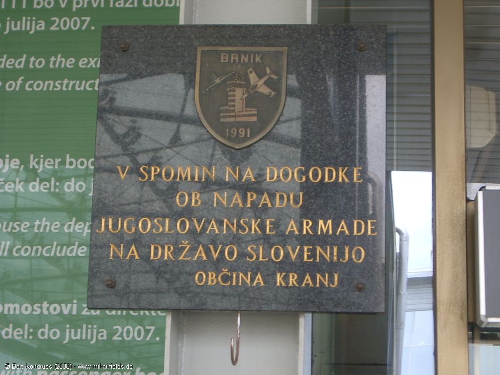 Gedenktafel zum Angriff der jugoslawischen Armee auf Slowenien 1991